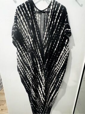SO Black and White Tie-Dye Draped Open Kimono